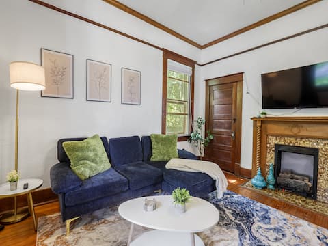 Top performing Airbnb: Quiet, Yard, Deck, Dog Friendly, Close 2 Downtown in Evergreen