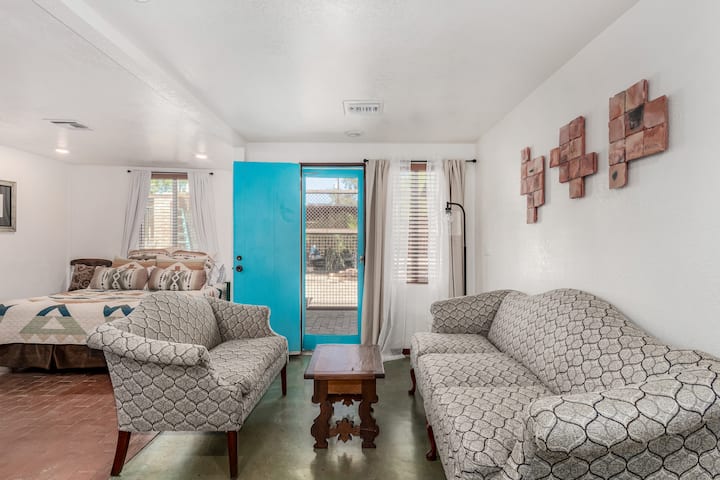 Amparos Hideaway In Pollys Forest - Tohono Chul Gardens, Galleries, and Bistro