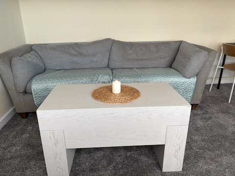Top performing Airbnb: 1 bed Apartment/Free Parking in Broughton
