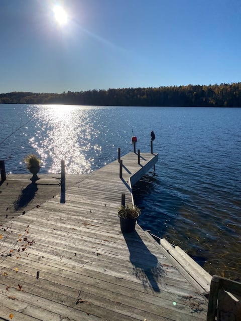 Lake house near Stockholm – nature, swimming, sauna, golf