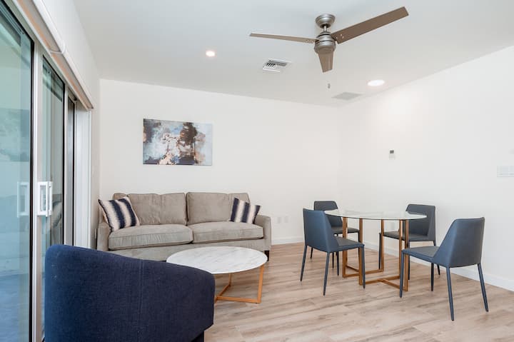 1bd 1.5b Convenient And Cosy Apartment With Pool - Cayman Islands