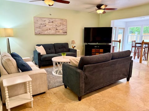 Top Airbnb: Lakefront Park Across Street, 3 Blocks to Downtown in Sanford