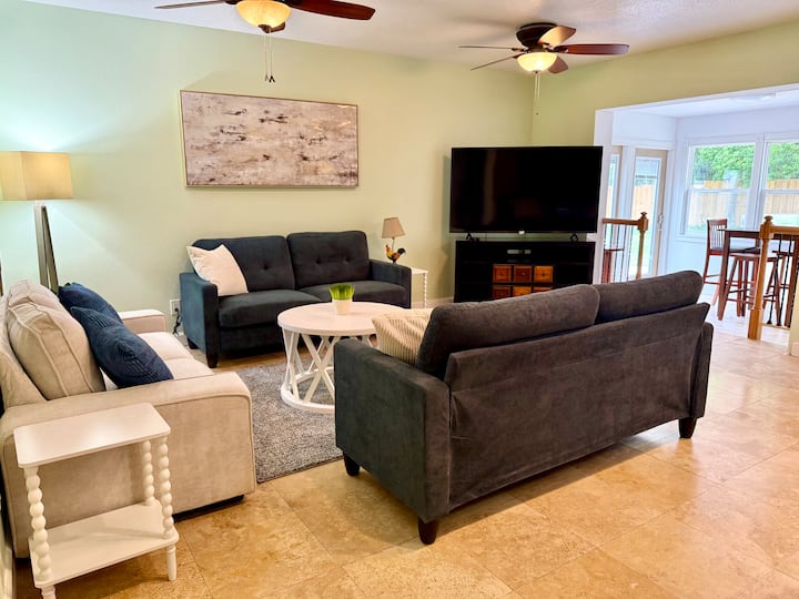 Large Home Close To Downtown Sanford & Lake Monroe - Sanford, FL
