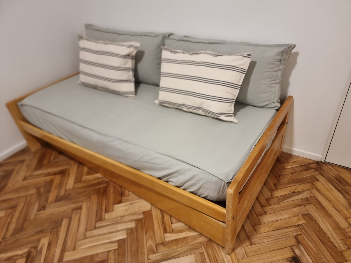 Popular Airbnb listing: Alto Palermo Parque Las Heras, everything nearby, subway, bus in Comuna 14
