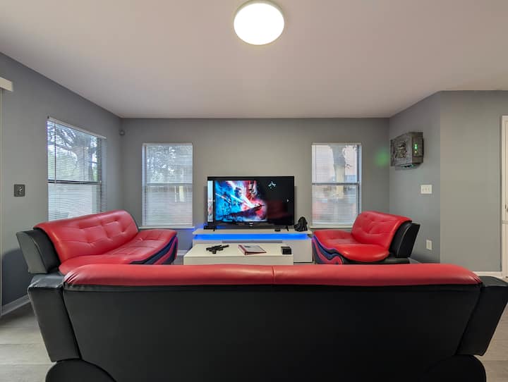 Entire Townhome Star Wars Themed (Sleeps 6) - Jacksonville