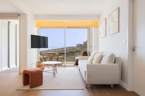 Popular Airbnb listing: Modern Seaview Apt with pool, 15 min Walk to Beach in Câmara De Lobos