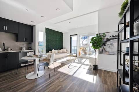 Popular Airbnb listing: Modern Luxe Apartment - Free Parking in West Hollywood
