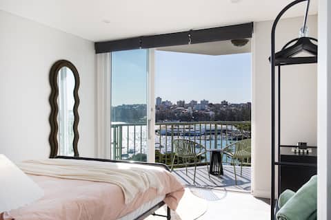 Stylish 3BR stay, walk to beaches, cafés & ferry