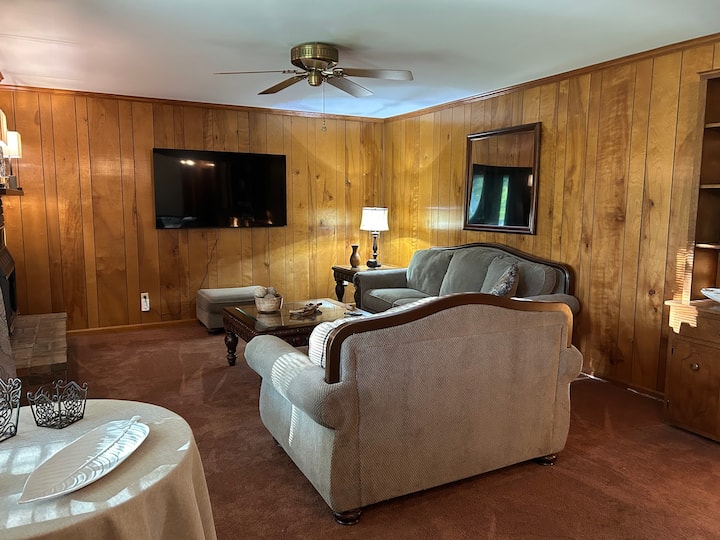 Cadiz Country Farmhouse - Lake Barkley & Hunting - Kentucky Lake