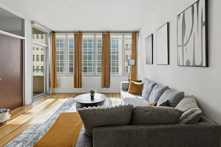 Downtown Dallas Escape | Boho Vibes & City Views - Dallas, TX