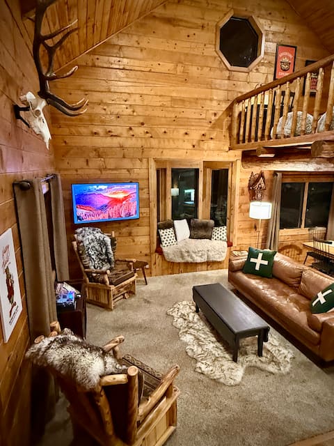 Top performing Airbnb: ‘Almost Heaven Ouray’ Retro River Cabin in Ouray