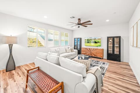 Modern Elegance 4Br / 3.5 Ba East Highland