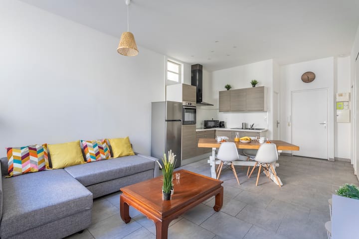 Divan-krevat që mund të strehojë 2 vizitorë - Sipas kërkesës