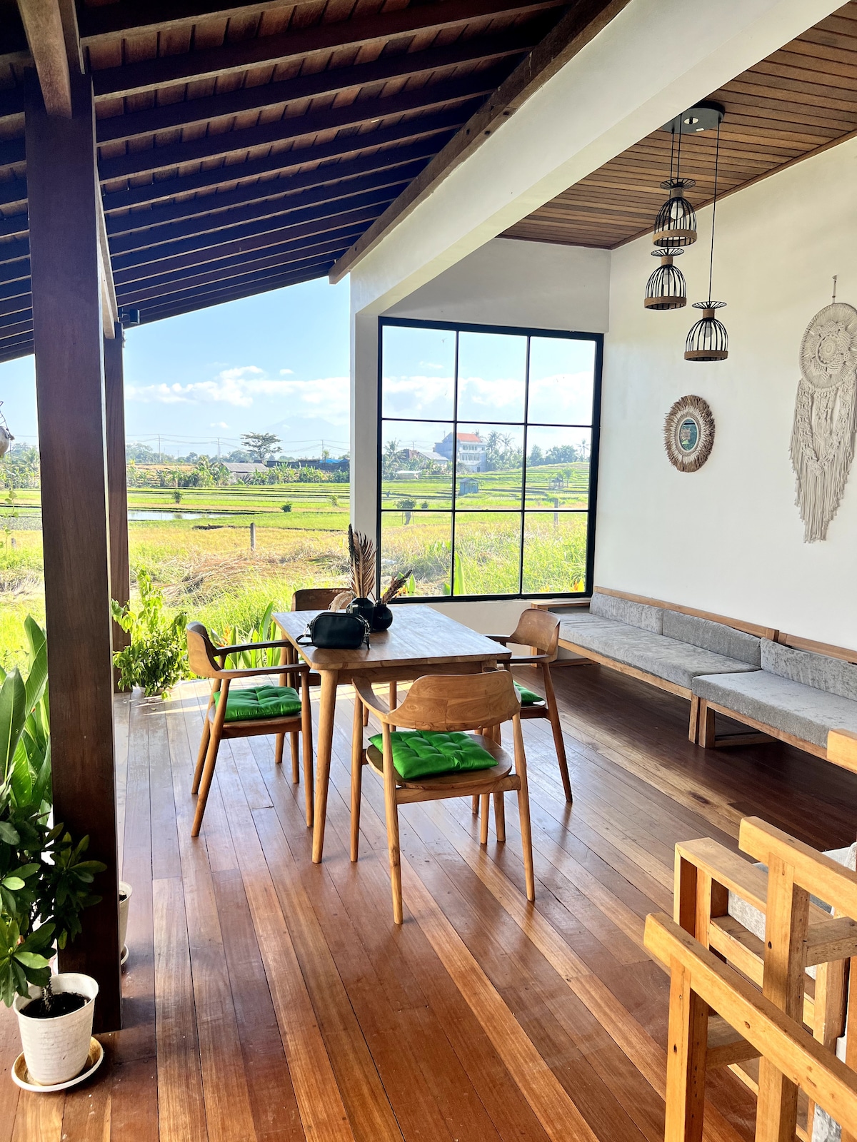Home in Mengwi · 2 bedrooms · 2 beds · 1 private bath, συγκρίσιμο Airbnb