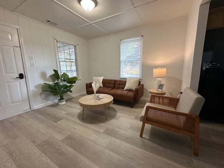 *New* 2bd/1b Downtown Lawrenceville Home - Lawrenceville