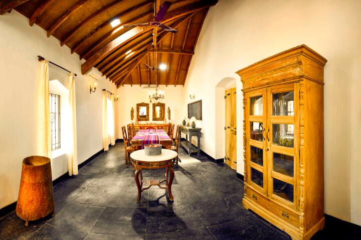 Dining area image 1