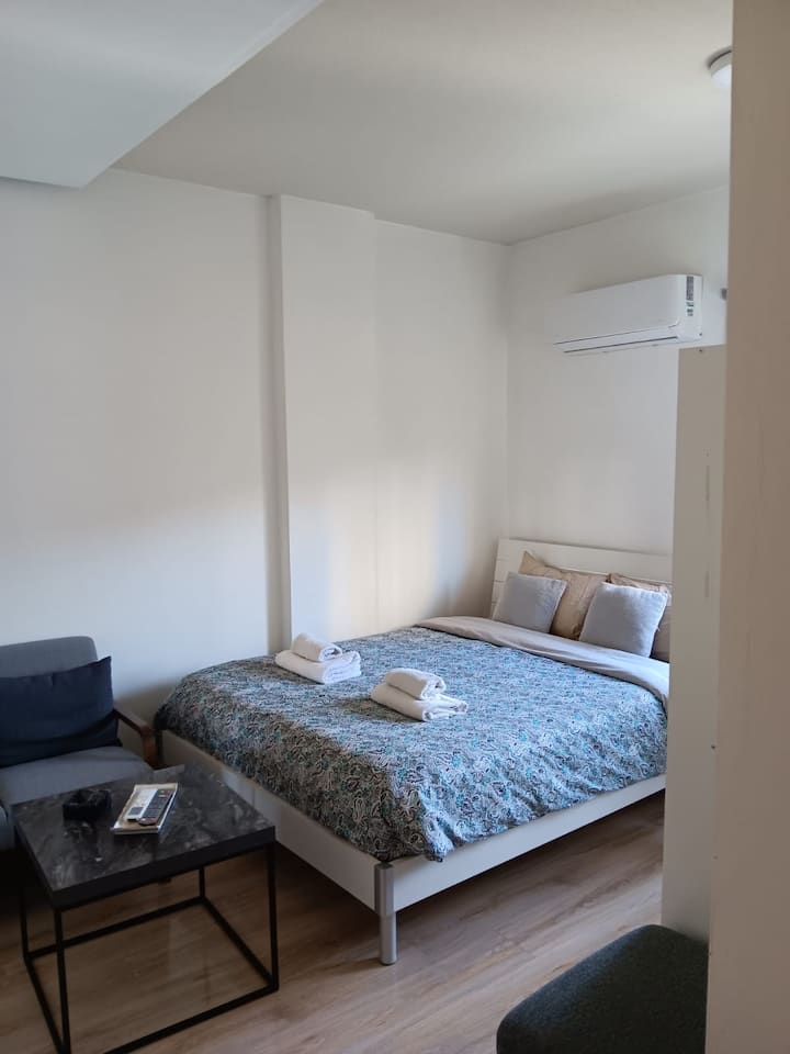 Modern Apartment Costal  Steps Away To Beachfront - Cyprus