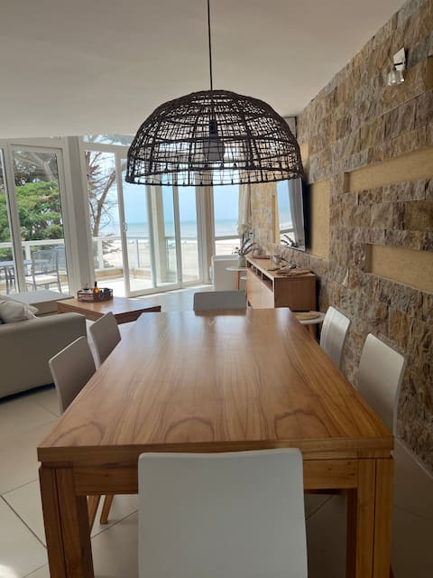 Oceanfront boutique apartment with Jacuzzi UF 24