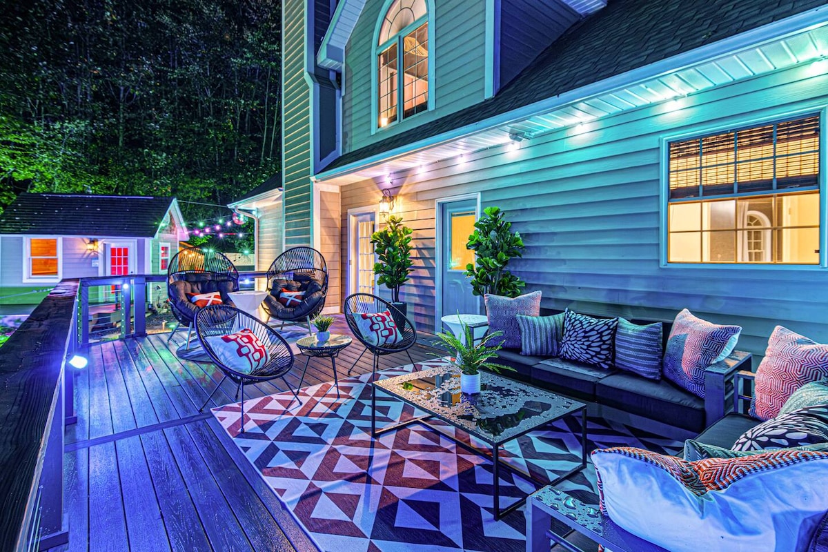 Covered deck with outdoor furniture