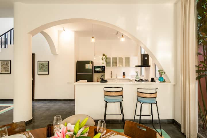Dining area image 4