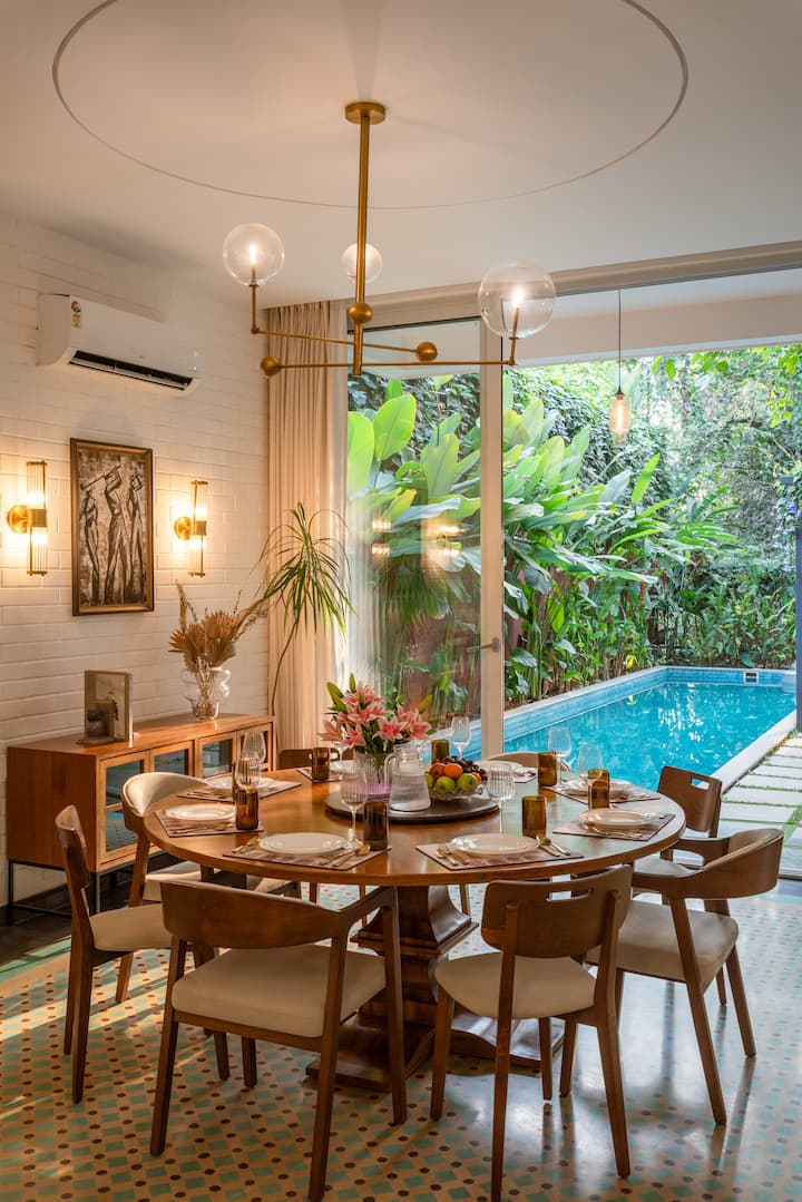 Dining area image 1