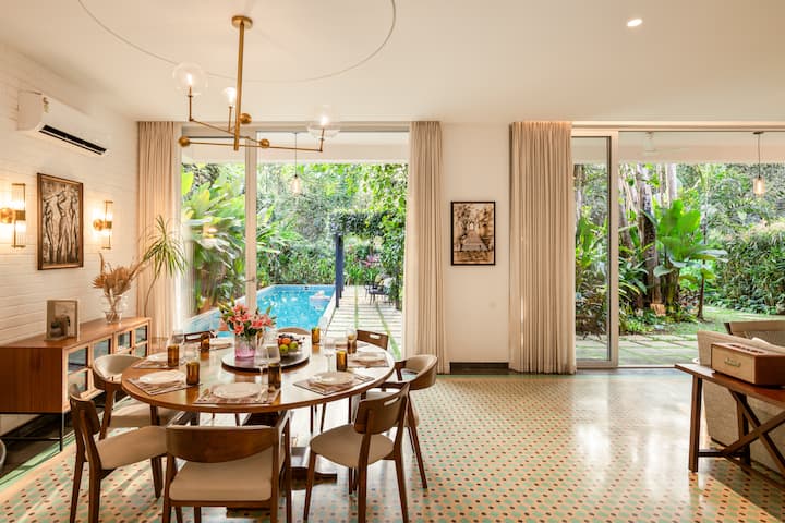 Dining area image 2