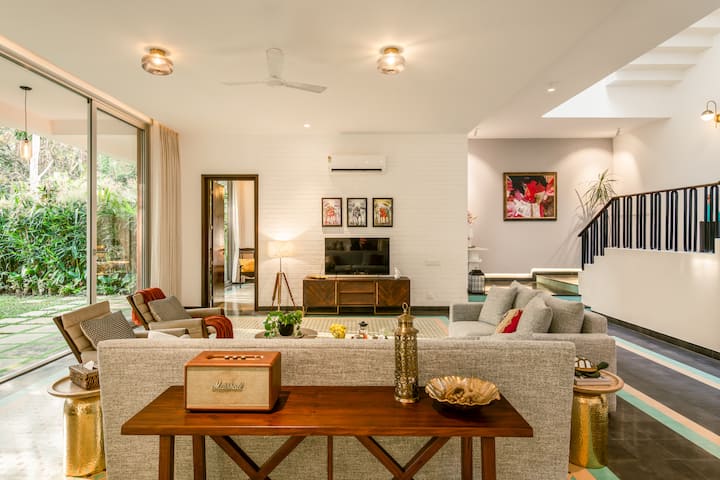 Living room image 6