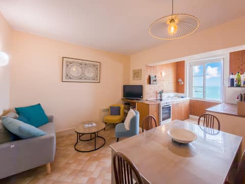 Popular Airbnb listing: "L'Écume" - Sea view of the Grande Plage in Saint Lunaire