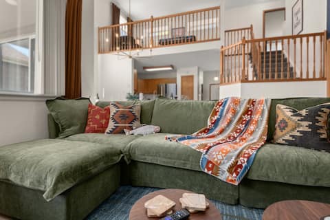 Successful Airbnb property: Game Room Paradise | Firepit & Outdoor Movies in Berkley