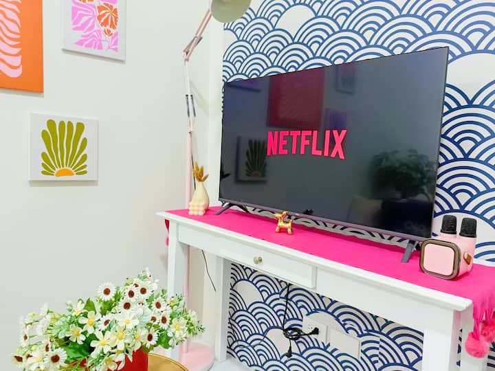Happy Escape W/ Balcony | Prime Location W/ Wi-fi - Naga