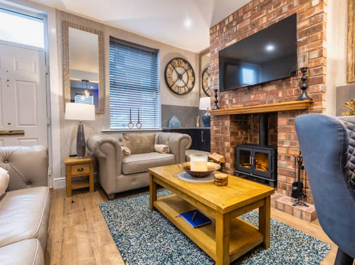 Central Warrington Home - 워링턴
