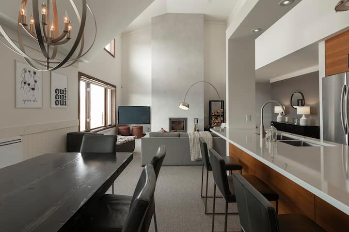 Condo Vue Sur Lac Tremblant • Ski In/out + Foyer - Mont-Tremblant