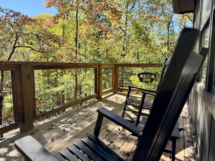 Paws & Relax: The Off-roader's Lodge - Gatlinburg, TN