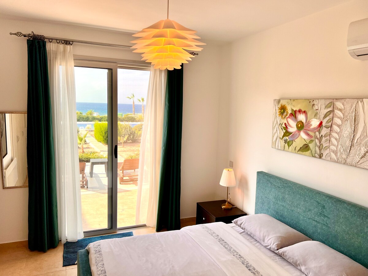 ห้องนอนใหญ่วิวสระน้ำวิวทะเล