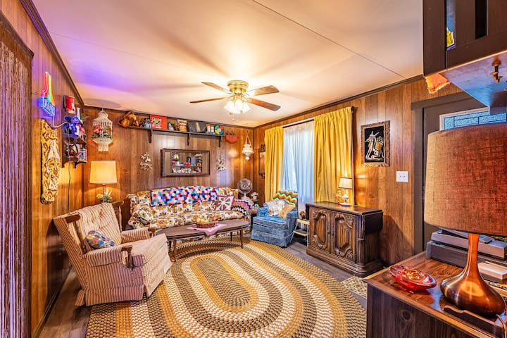 80s Nostalgia! Relive Childhood + Escape Room! - West Virginia