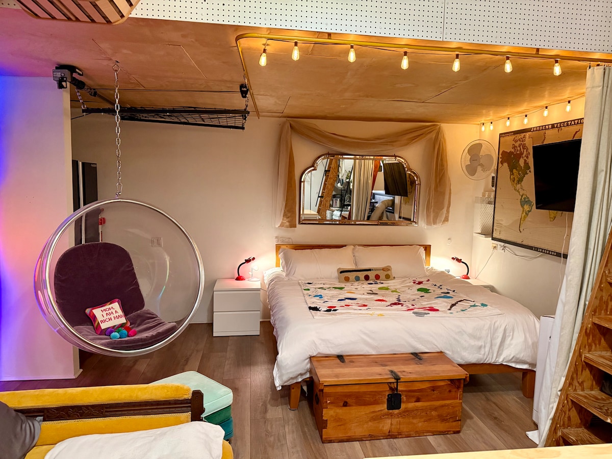 Enzo's Art Exhibit - Apartments for Rent in San Diego, California