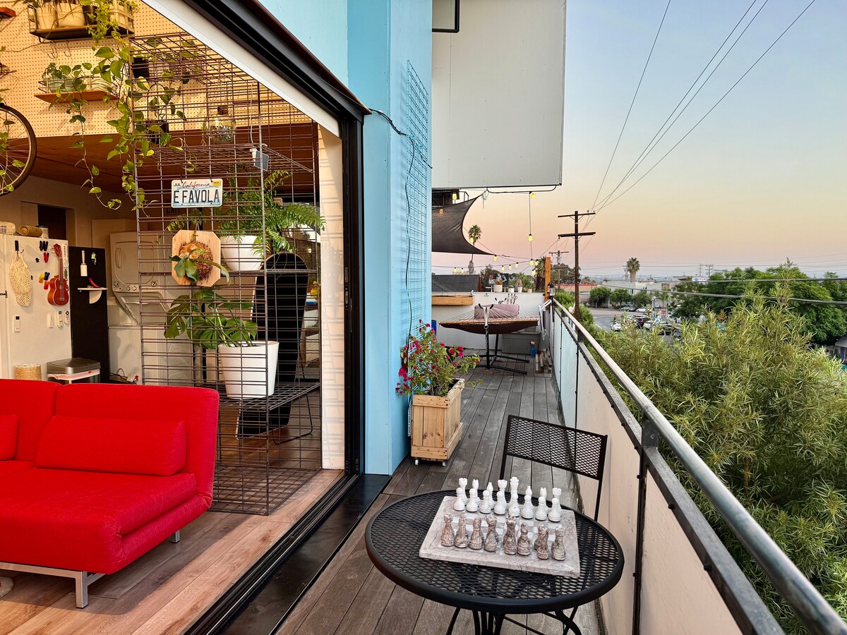 Enzo's Art Exhibit - Apartments for Rent in San Diego, California