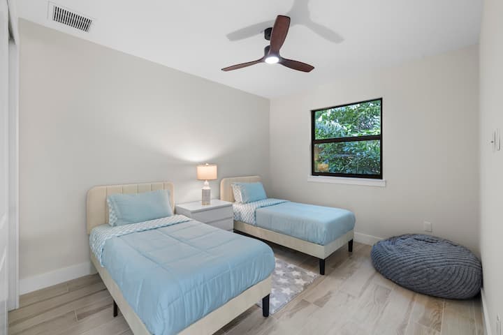 Независимо дали имате малки деца, или сте млади по душа, тези две единични легла са идеални за всички.