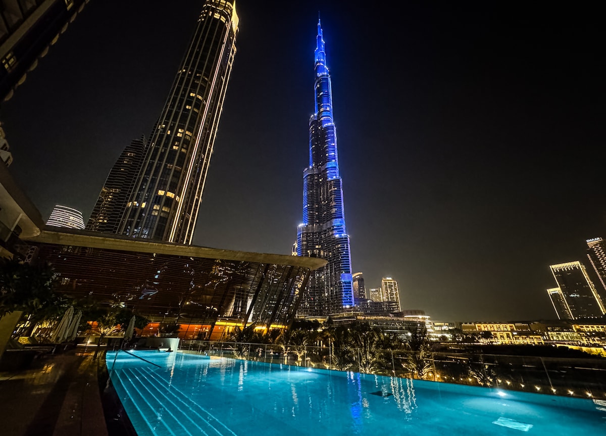 2 Bedroom Furnished Apartment with Fountain View · X 5