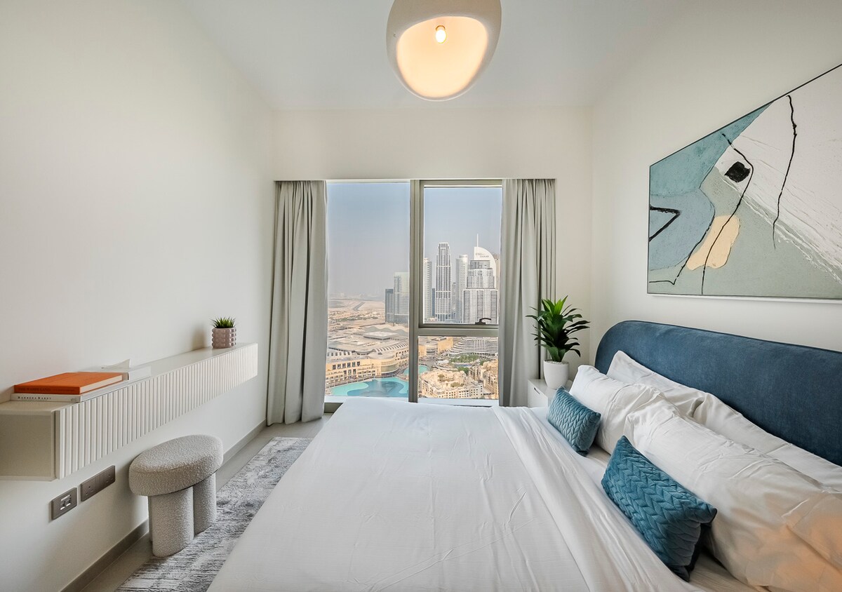 2 Bedroom Furnished Apartment with Fountain View · X 4