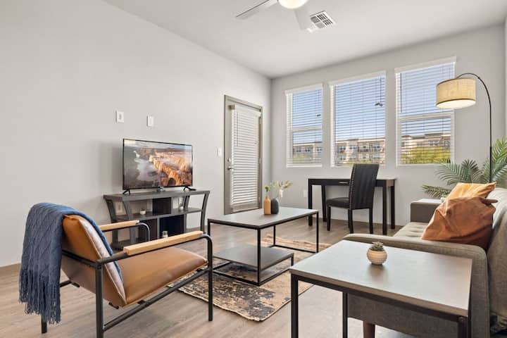 Stylish Westgate Cozysuites Near Stadium W/ Pool 6 - Glendale, AZ