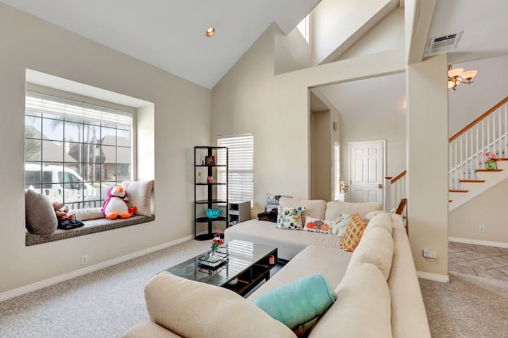 Coastal Home In Huntington Beach - Huntington Beach, CA