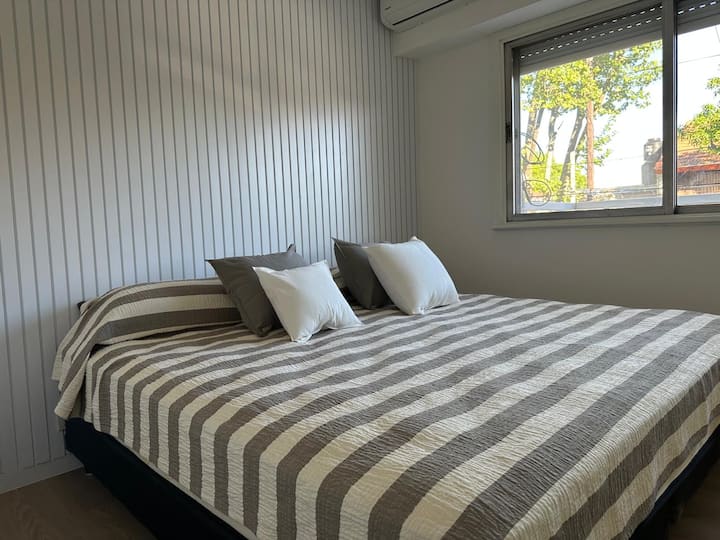 Брачен кревет (широк 180-220 см