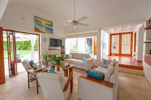 Successful Airbnb property: 3BR Private Villa in BARU with pool, A/C and Wifi in Santana