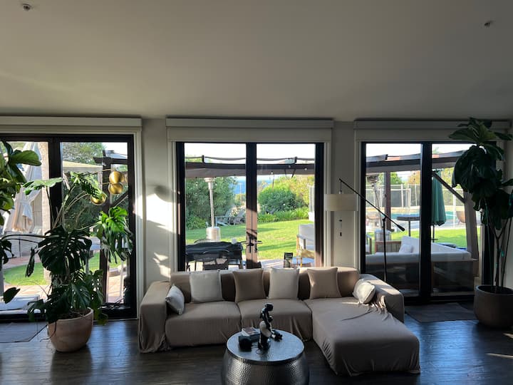 Malibu Oceanview Retreat - Malibu, CA