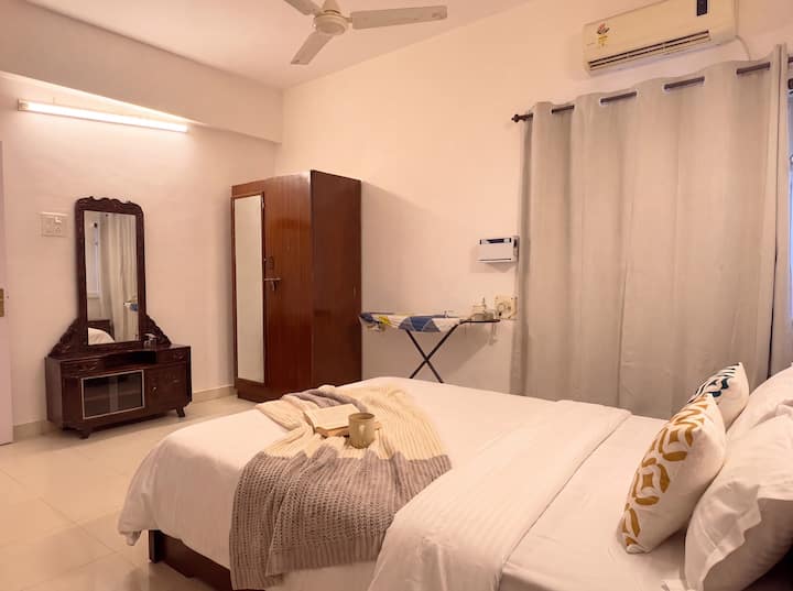Bedroom 1 image 2