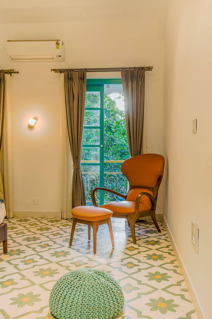 ELIVAAS Casa Lotus-Secondary · Villa W/ Pvt Pool, Garden Lounge & Scenic Balcony