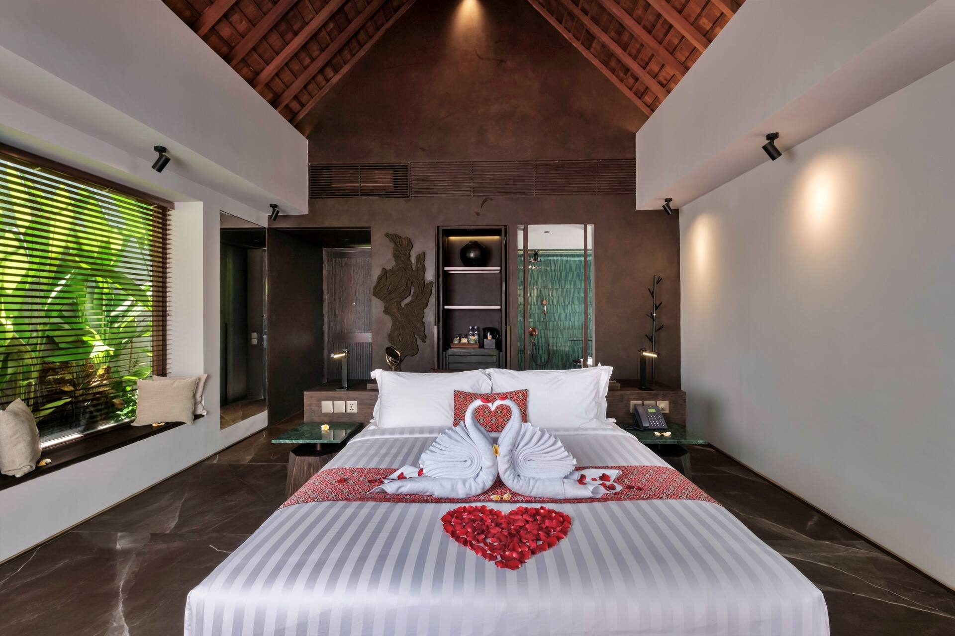 Central Honeymoon Escape Private Villa in Ubud 3