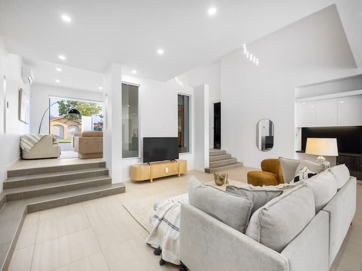 Luxe Designer Home | Private Pool & High Ceilings - Springwood