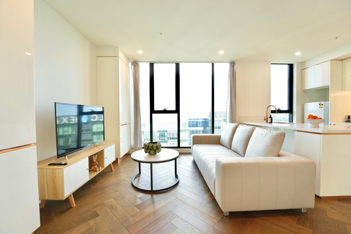Successful Airbnb property: Spacious 4BR Penthouse in BoxHill Free Parking X 2 in Box Hill